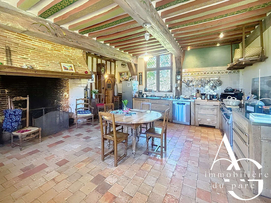 Maison 202 m² à Saint-Arnoult  - photo 5