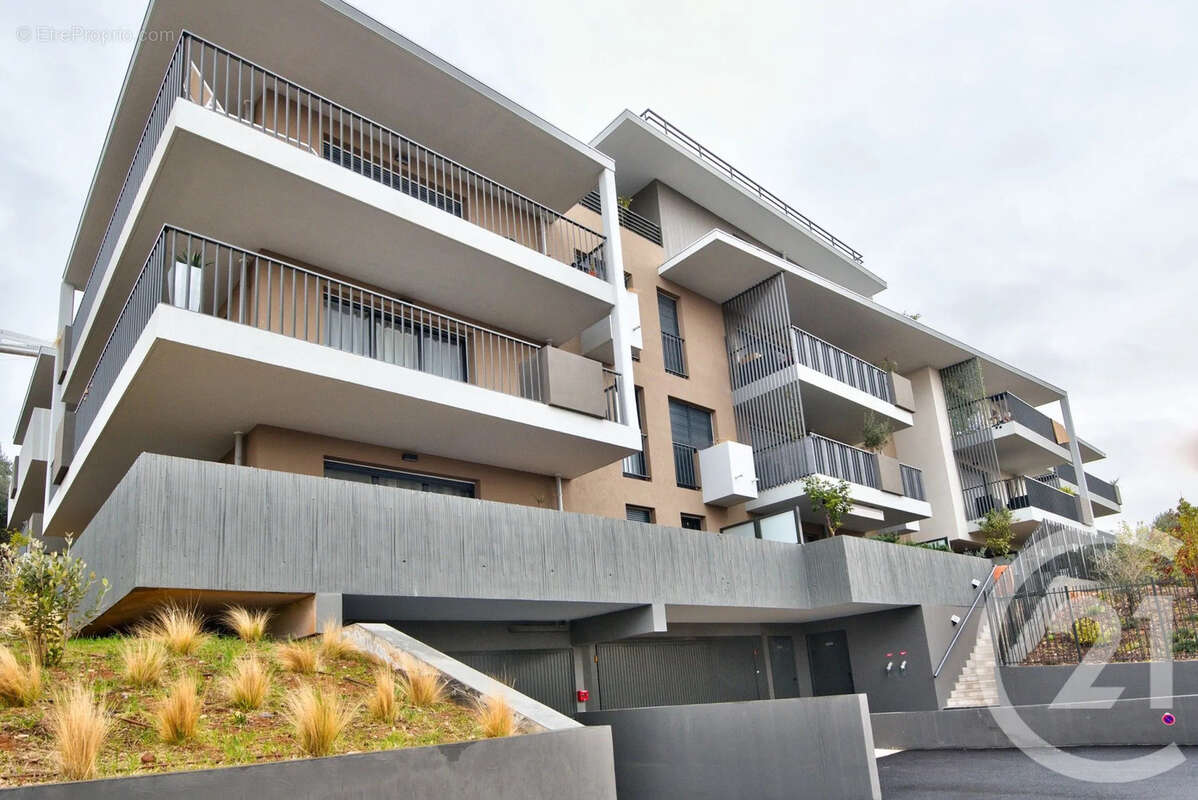 Appartement à SAINT-LAURENT-DU-VAR