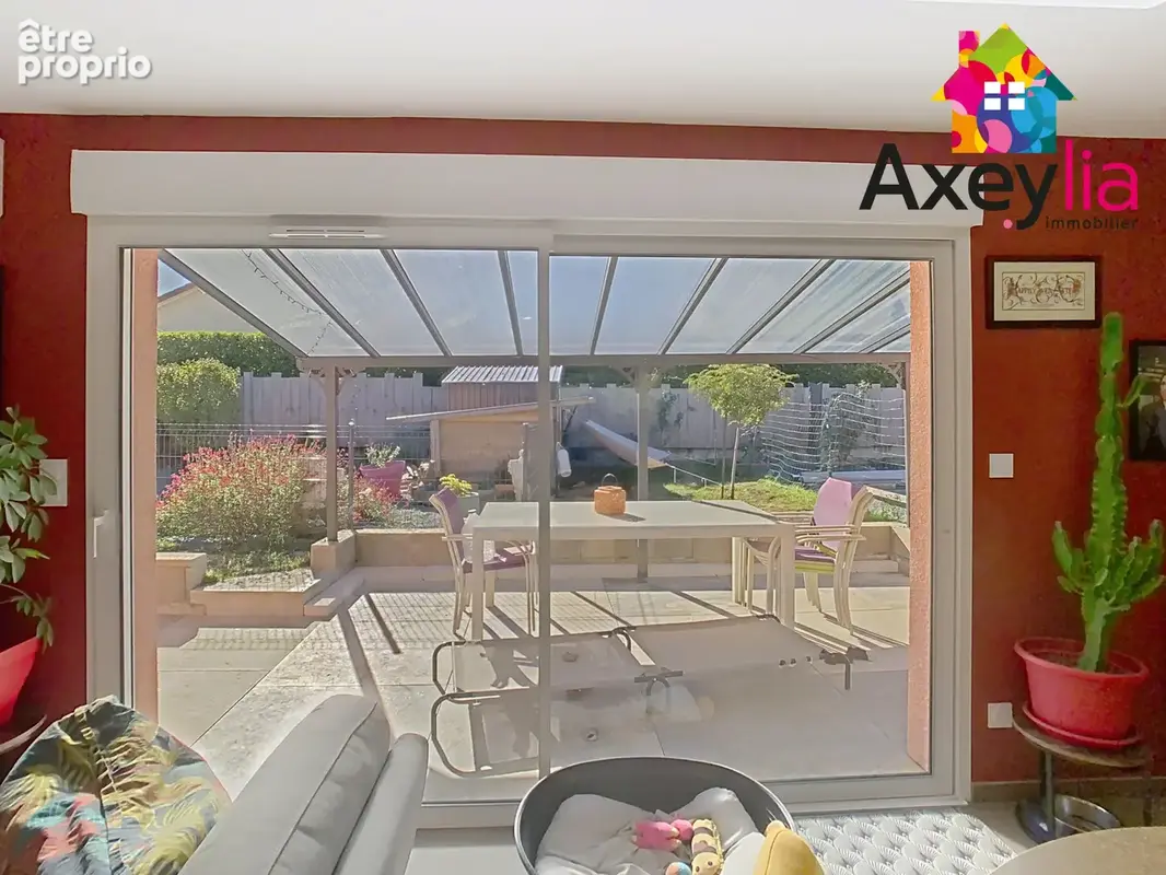 A vendre- pouilly-sous-charlieu- maison de plain-pied de 2024 avec piscine - photo 6