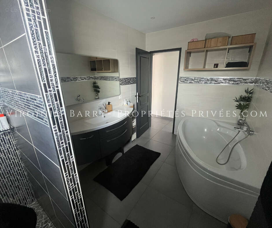 Maison à TONNAY-CHARENTE