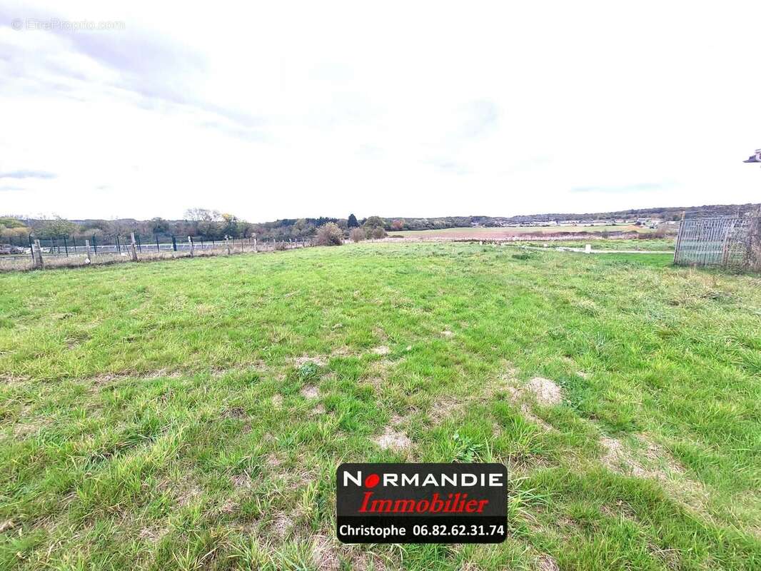 Terrain à SAINT-MAURICE-D&#039;ETELAN