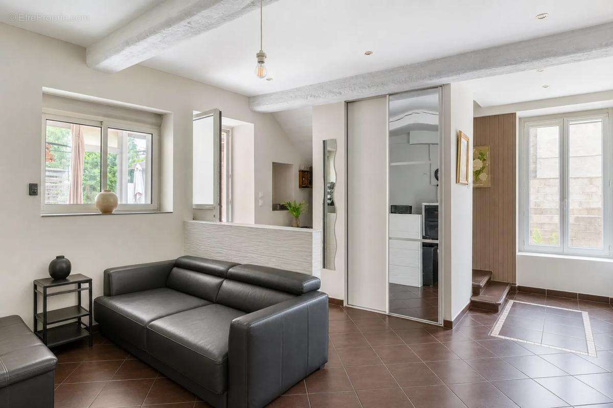 Maison familiale de 7 pièces située à Feyzin - photo 3