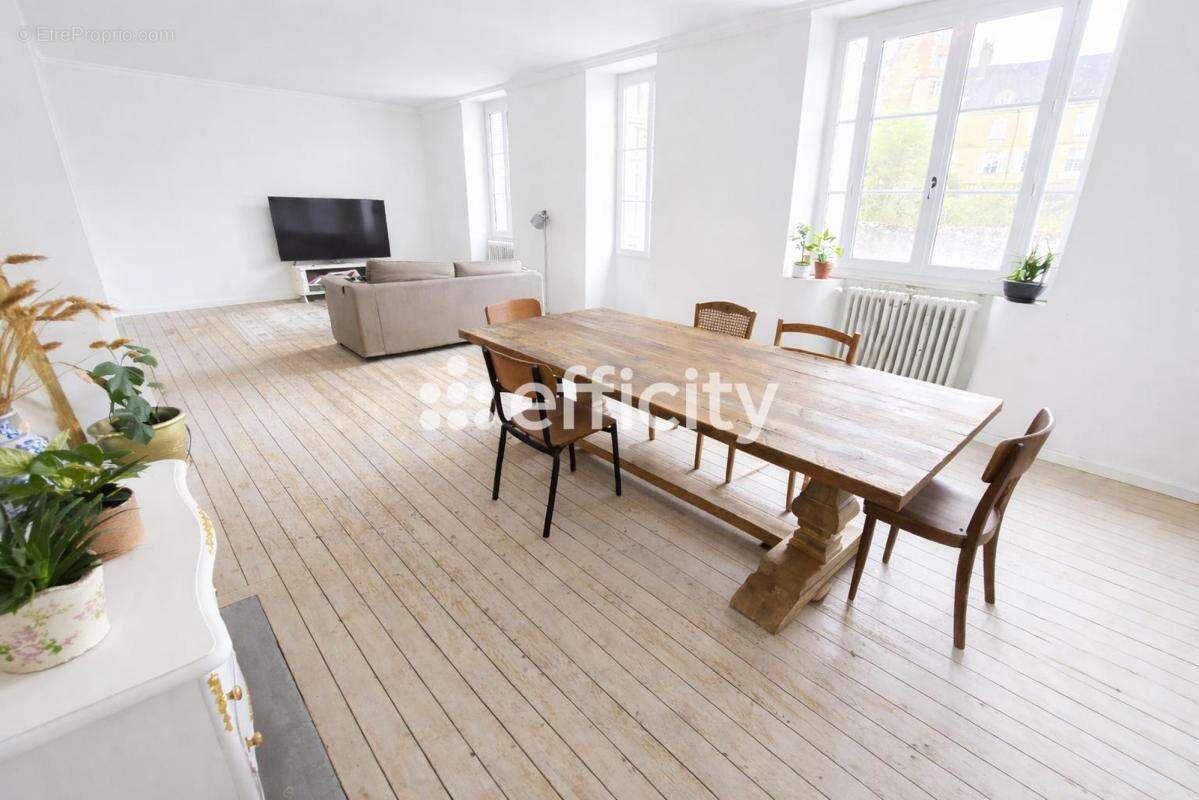 Maison à NEUILLE-PONT-PIERRE