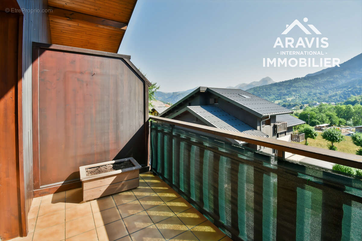 Appartement rénové avec balcon et vue montagnes - photo 3