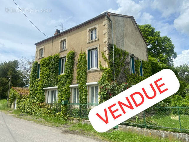 Maison à MARINGUES