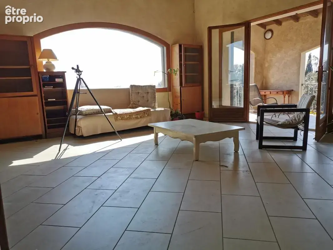 Propriété de caractère à Saint-Gilles avec vue panoramique sur les Alpilles - 350 m² sur 8 74 - photo 2