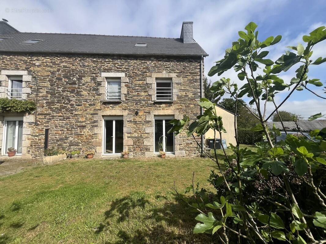 Maison à LOYAT