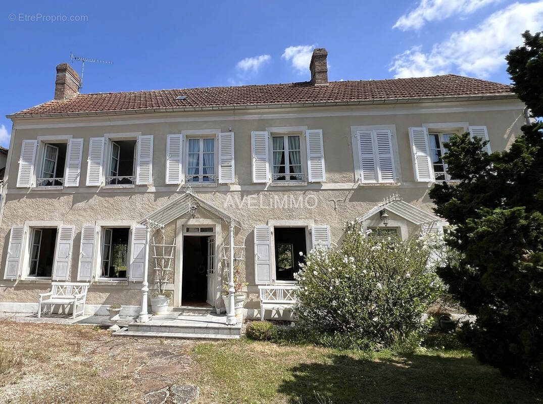 Maison à LA QUEUE-LES-YVELINES