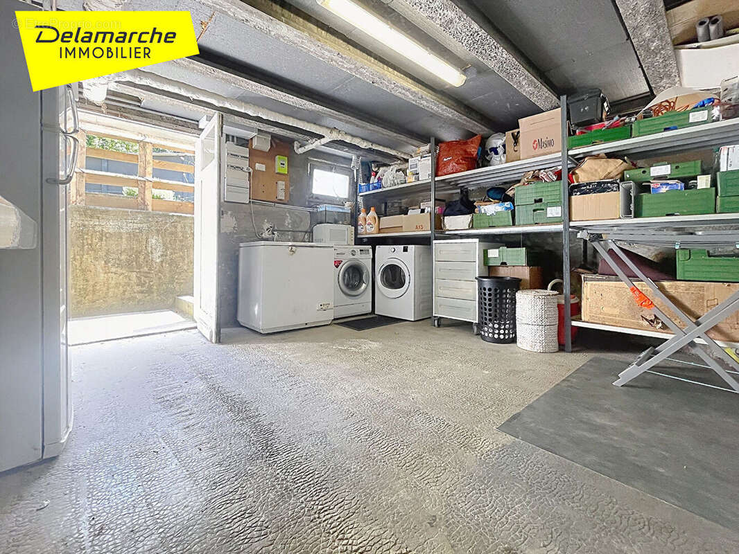 A VENDRE A  AVRANCHES (50300)  Maison de centre ville PLACE PATTON entièrement rénovée ,5 pièces , 4 chambres , Jardin ,Terrasse - photo 16