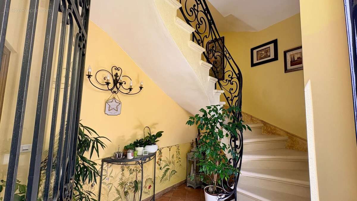 Maison à COURTHEZON