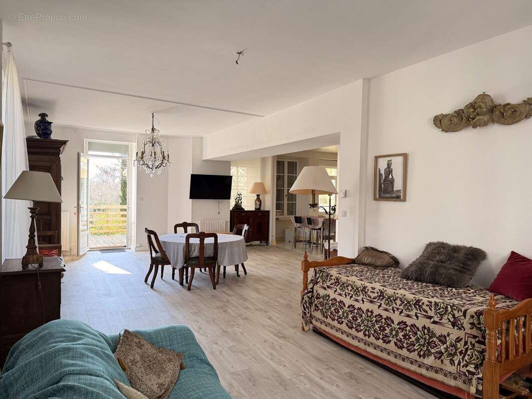 Maison à MORTAGNE-SUR-GIRONDE