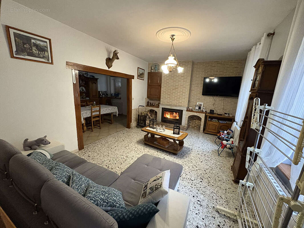 Maison à CHEVRESIS-MONCEAU