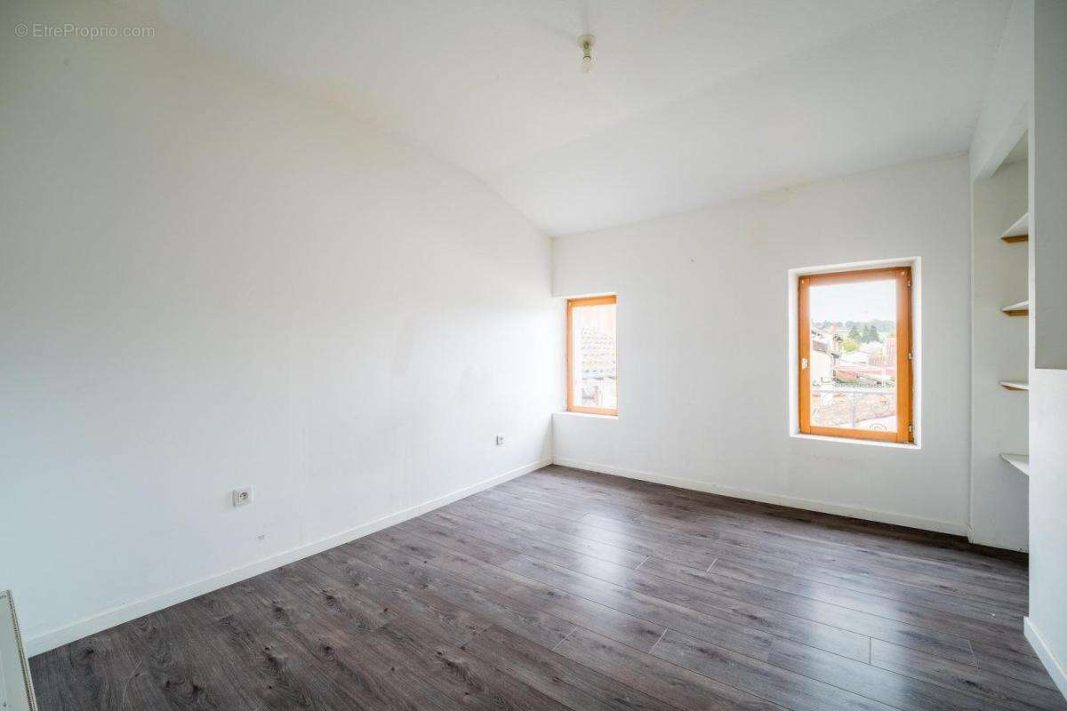 Appartement à SAINT-SULPICE-SUR-LEZE