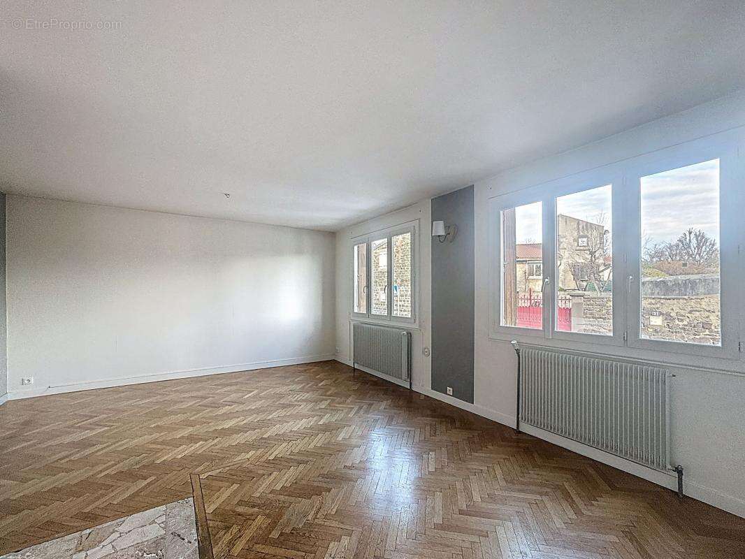 Maison à SAINT-BONNET-PRES-RIOM