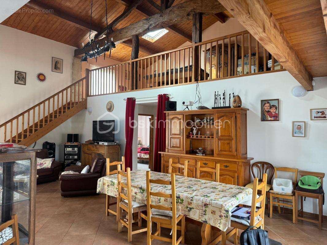 Maison à COUTRAS