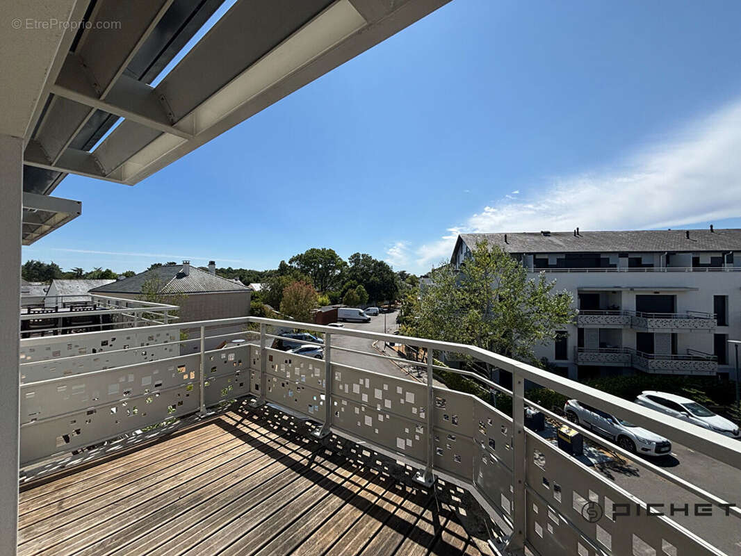THOUARÉ-SUR-LOIRE ? Superbe T3 récent avec deux balcons, parking et gare à pied - photo 10