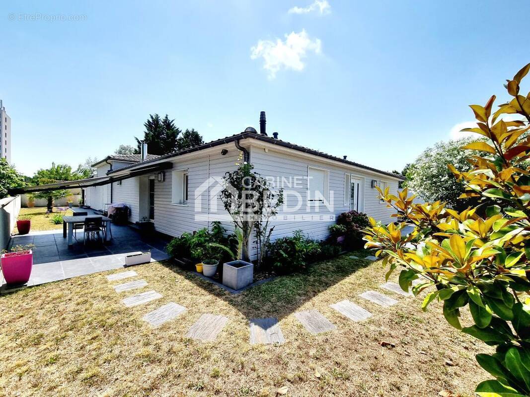 Maison à BLANQUEFORT