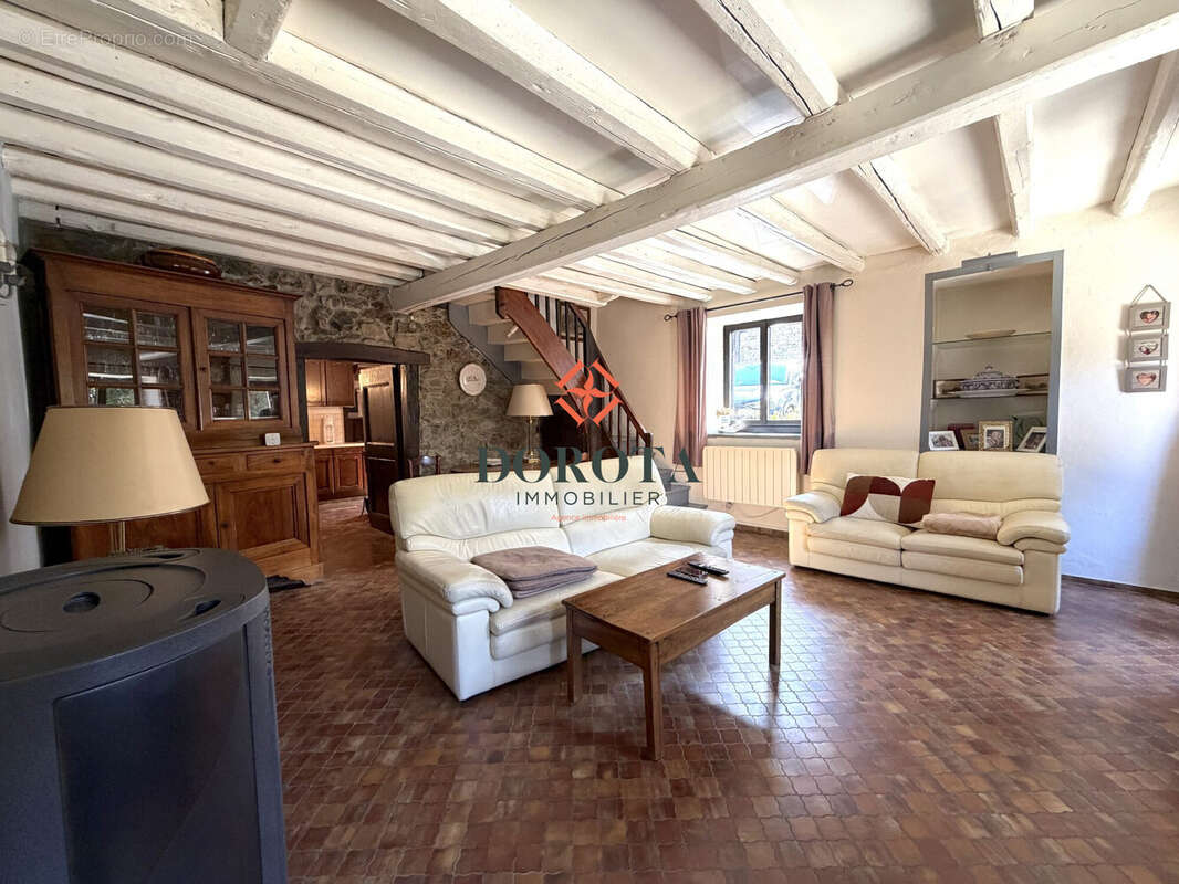 Maison à LA COMBE-DE-LANCEY