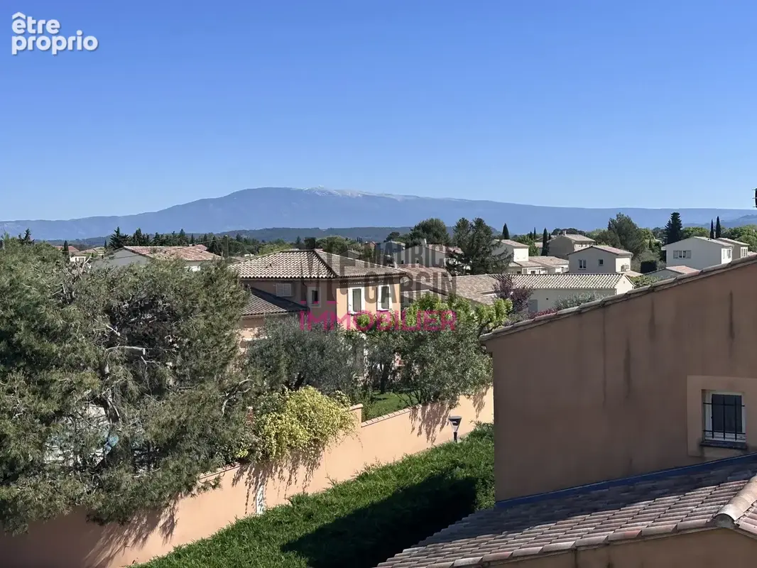 Appartement à PERNES-LES-FONTAINES