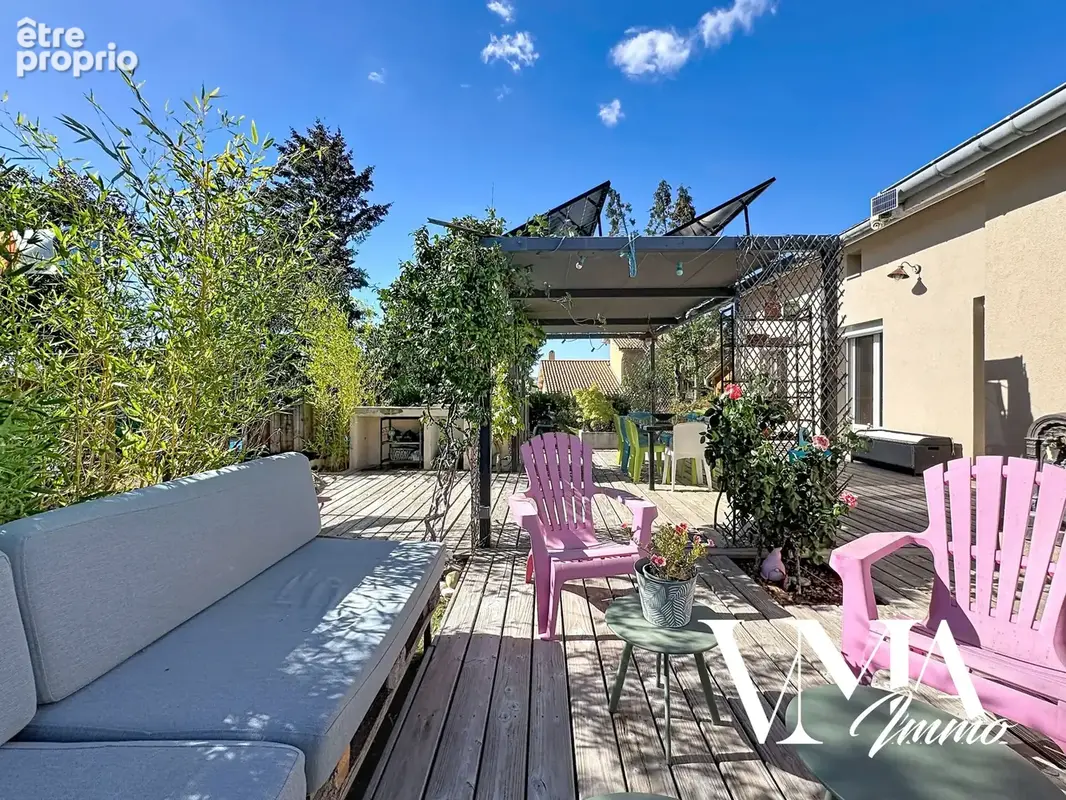 Val d'Oingt / Maison de 120m2 sur une parcelle de terrain de 920m2. - photo 21