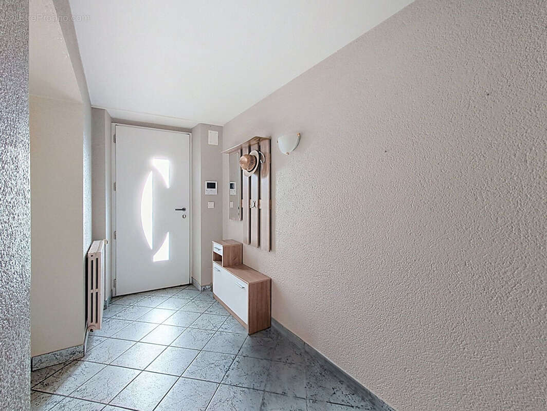LE POIRE-SUR-VIE - maison de ville 6 chambres - photo 14
