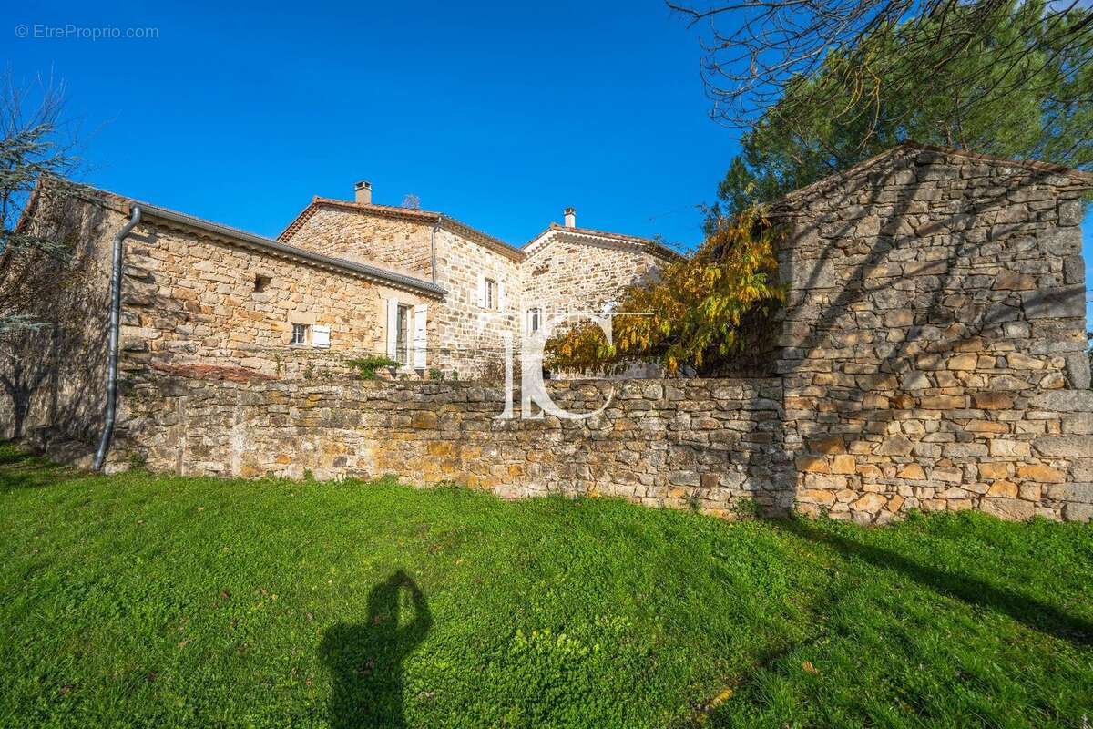 Maison à LABLACHERE