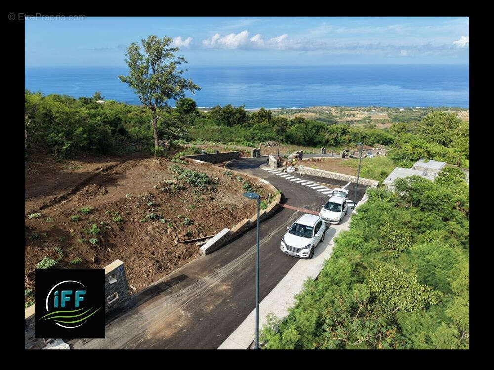 Terrain à LE PORT