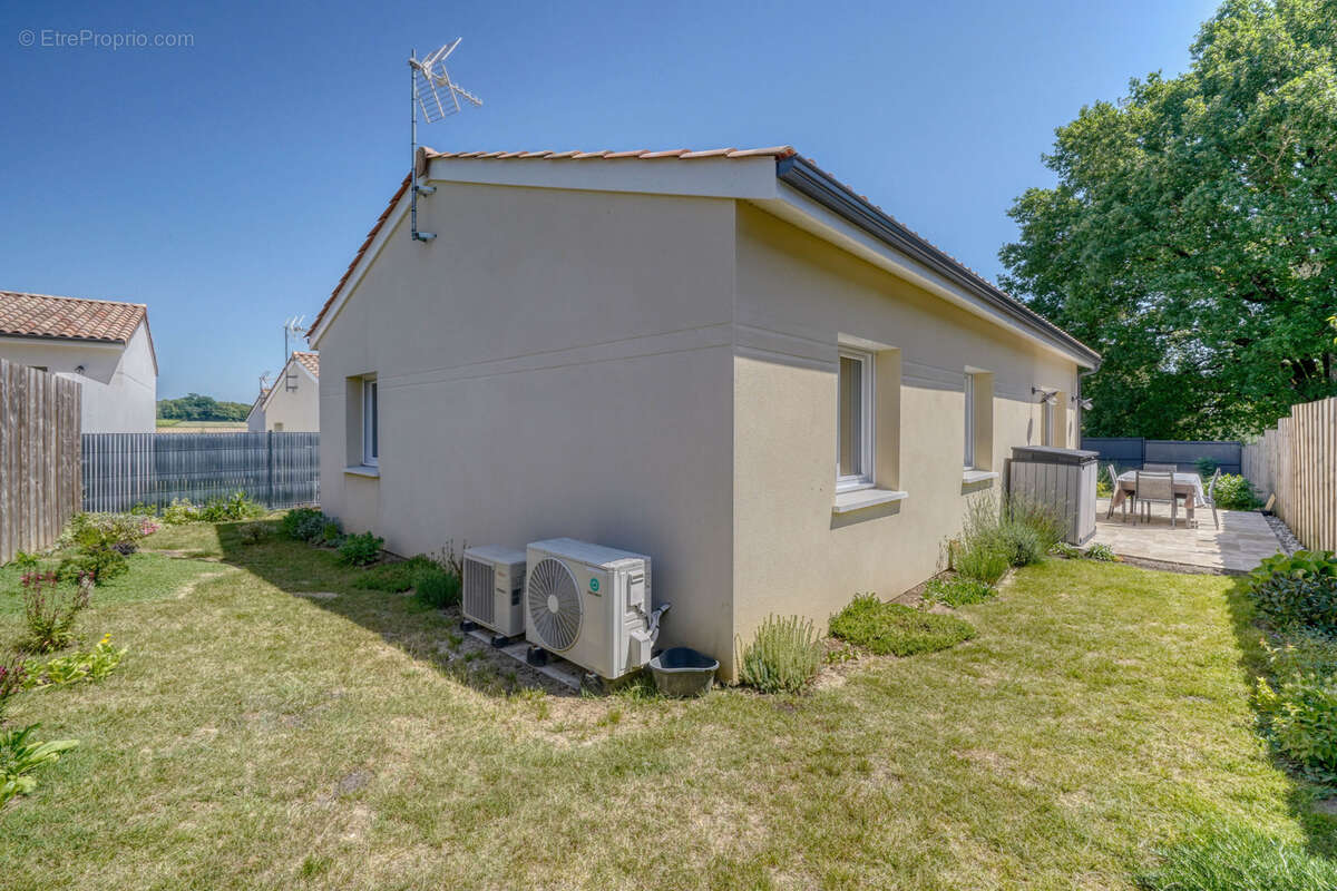 Maison à MONTLIEU-LA-GARDE