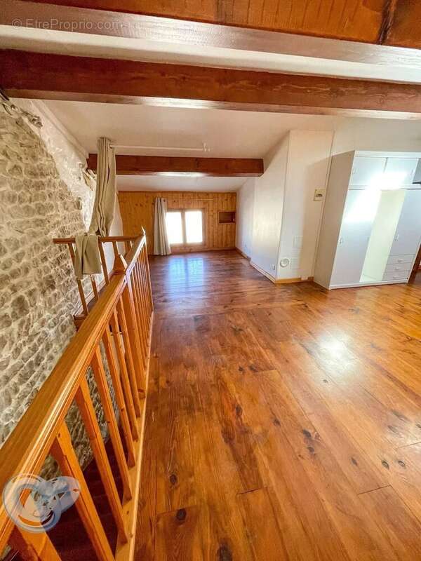 Maison à REVEST-DU-BION