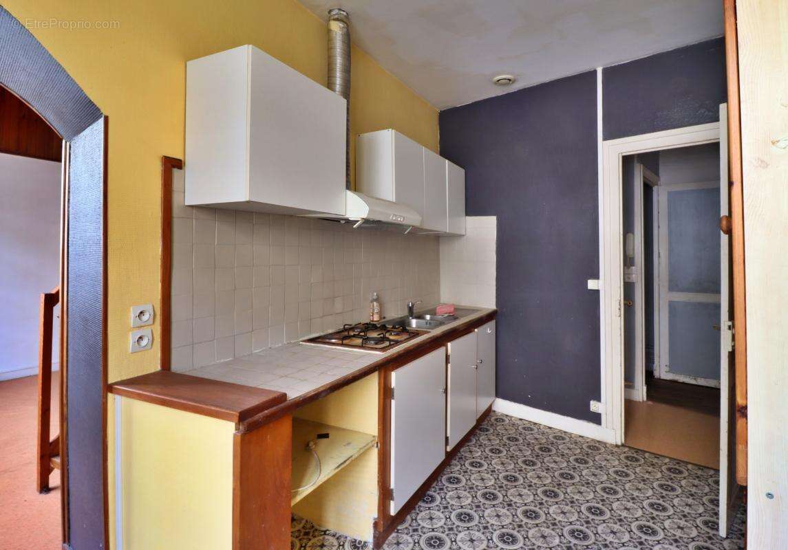 Jonzac centre – Immeuble 145 m² à rénover – Entre Place du Marché et Mairie - photo 4