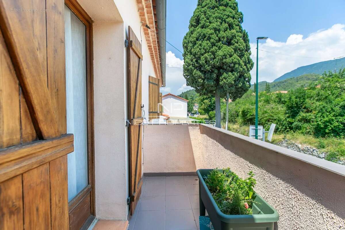 LEVENS - Maison familiale de 122 m² avec piscine, garage et nombreux stationnements - photo 8