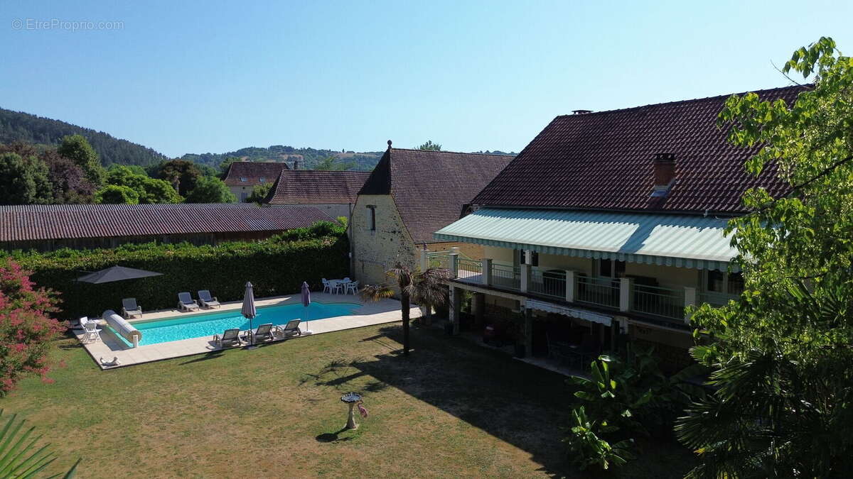 Propriété avec Maison d'habitation, Maison d'amis, Studio, Piscine, parc et jardin 7418m2 jusqu'à la rivière. - photo 12