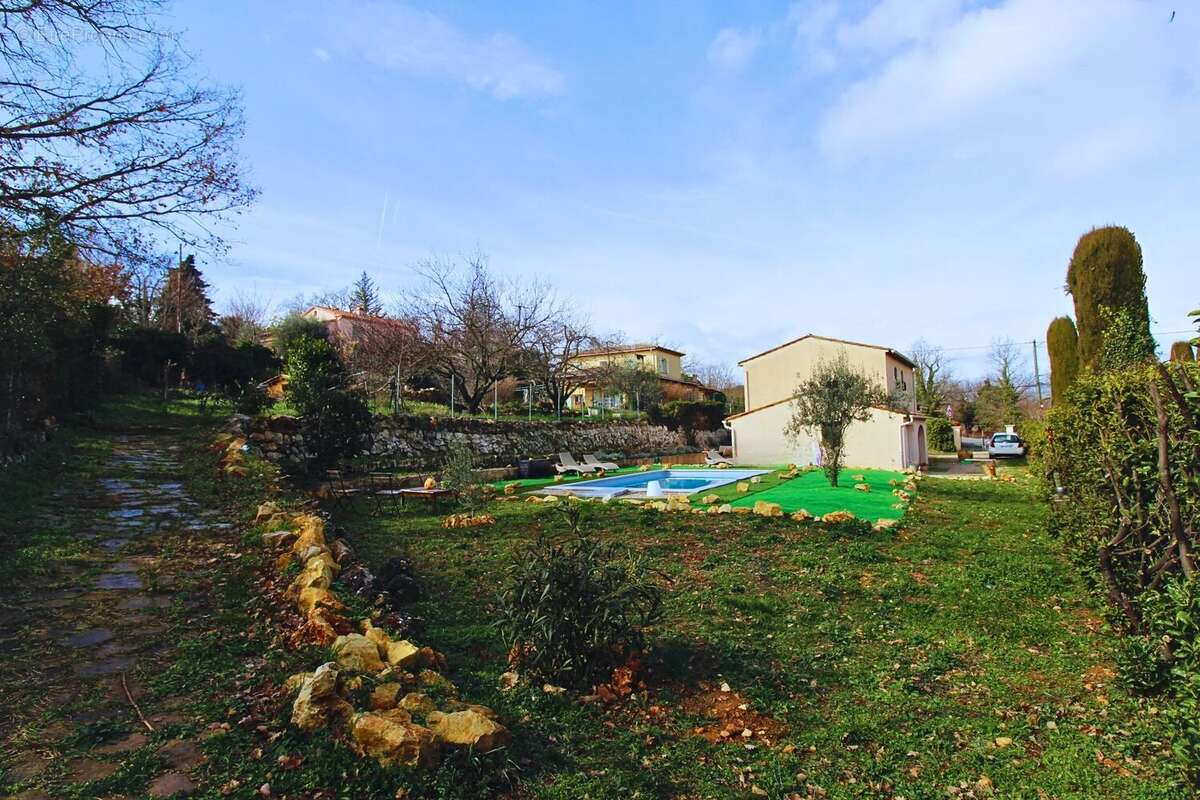 Maison à SAINT-CEZAIRE-SUR-SIAGNE