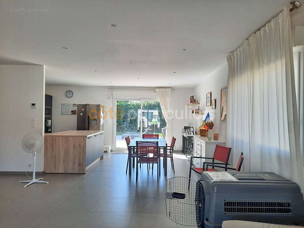 Maison de plain-pied de147 m² - 6 pièces - Crissey - photo 9