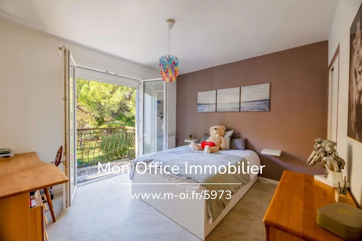 Maison à SIMIANE-COLLONGUE