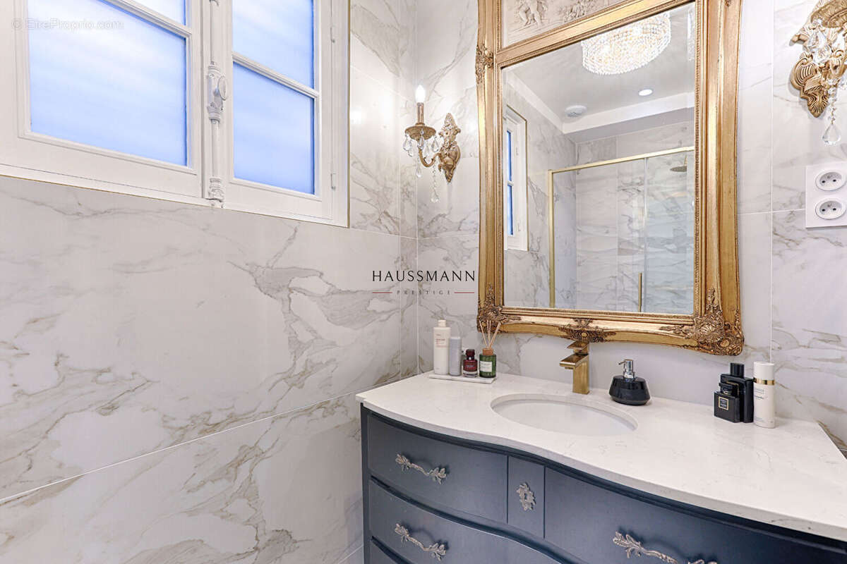 Appartement à PARIS-8E