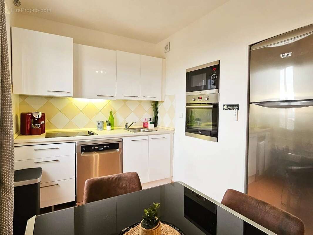 Appartement à ROQUEBRUNE-SUR-ARGENS