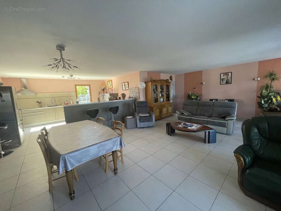 Maison à MONTREUIL-BELLAY