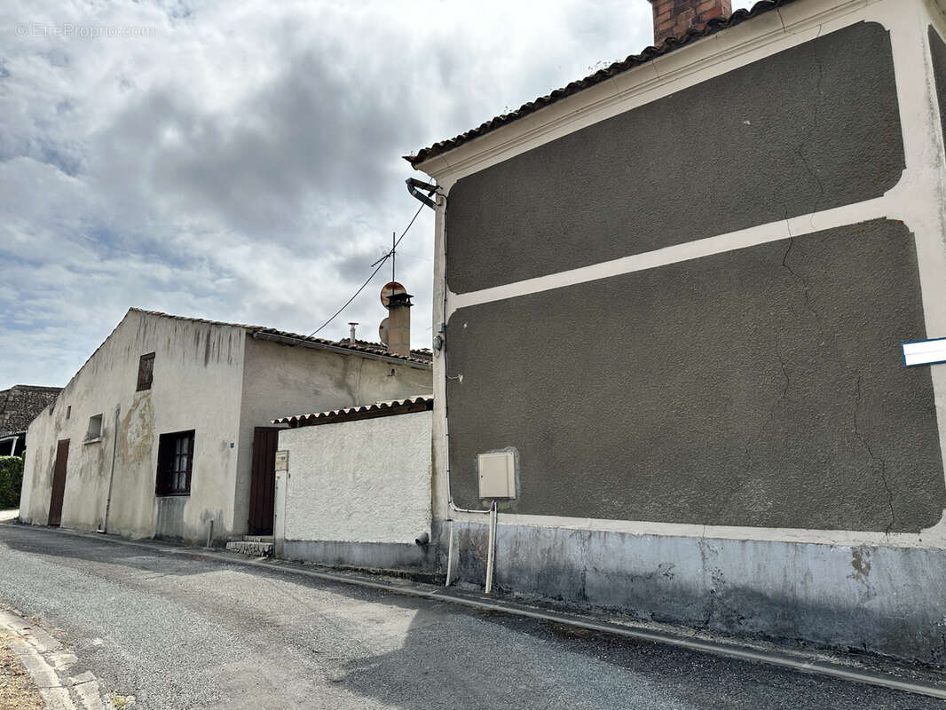 Maison à SAINT-ROMAIN-SUR-GIRONDE