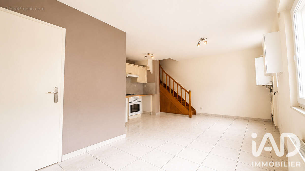 Maison 61 m² à Roche-La-Moliere  - photo 4