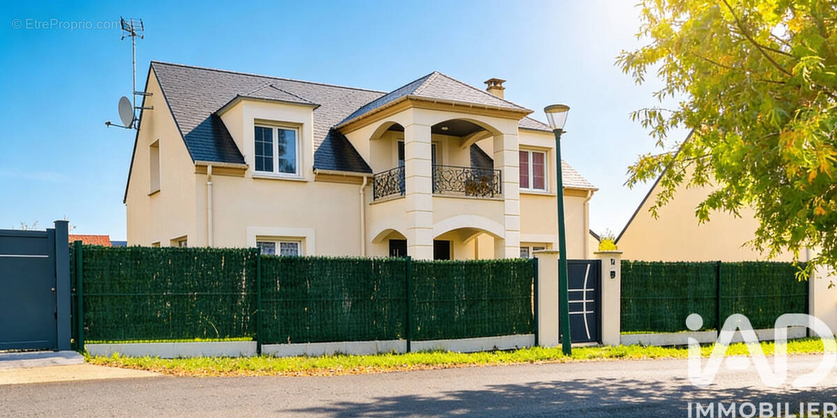 Photo 1 - Maison à SAINT-JEAN-DE-BRAYE