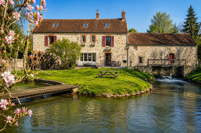 Moulin du XVII siècle dans un écrin de nature - 2 hectares avec étang - photo 2