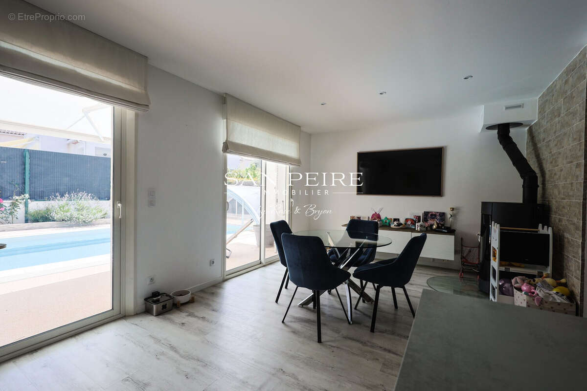 Maison à ROQUEBRUNE-SUR-ARGENS