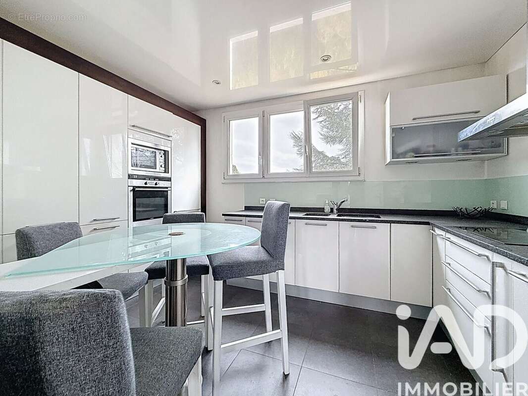 Photo 5 - Appartement à LA CELLE-SAINT-CLOUD