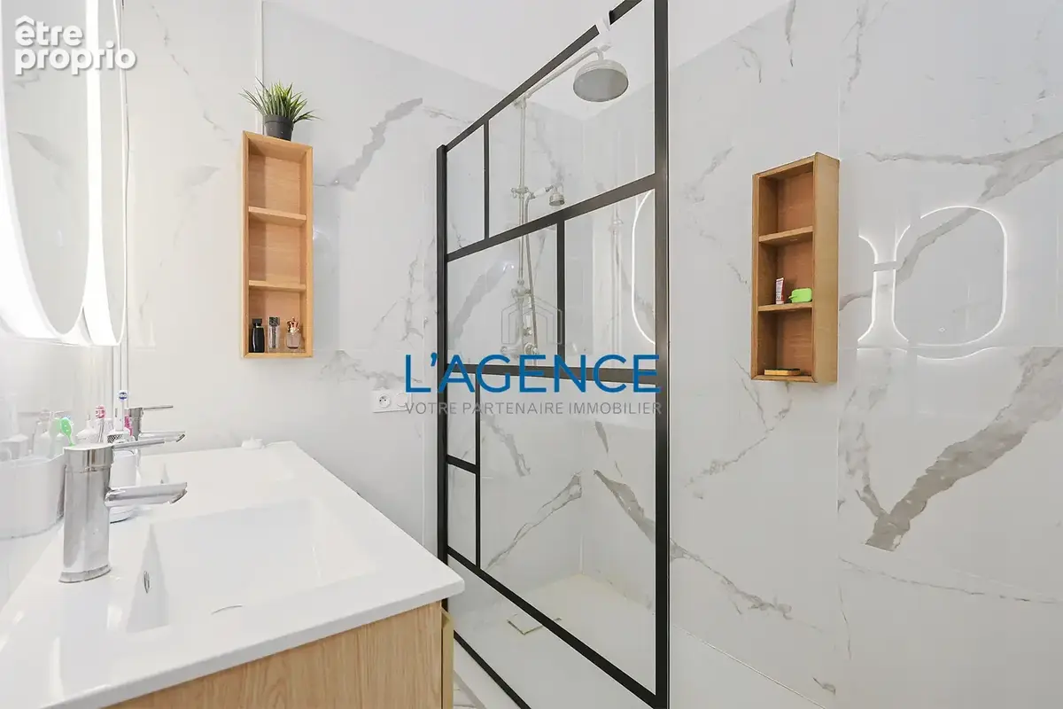 Appartement bourgeois de type T4 de 126 m2 dans un bel immeuble du centre ville à Hyères - photo 9