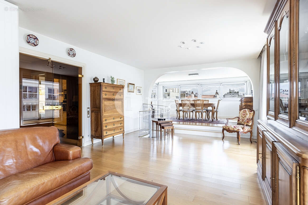 Appartement à COURBEVOIE