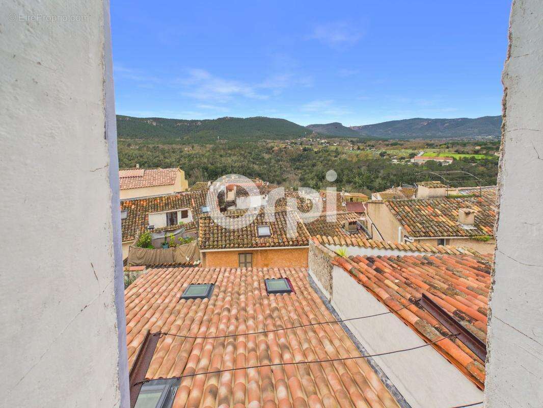 Maison à BAGNOLS-EN-FORET