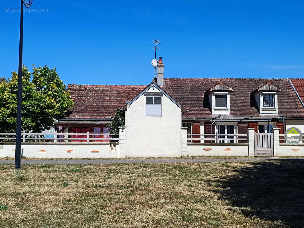 Maison à PRECY