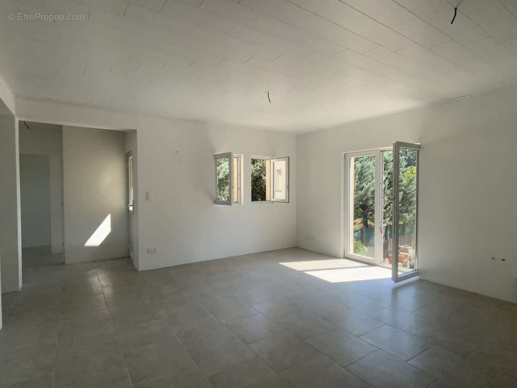 Exclusif,dans un village recherché, maison en pierre avec appartement indépendant sur un terrain de 2167 m2 et - photo 17