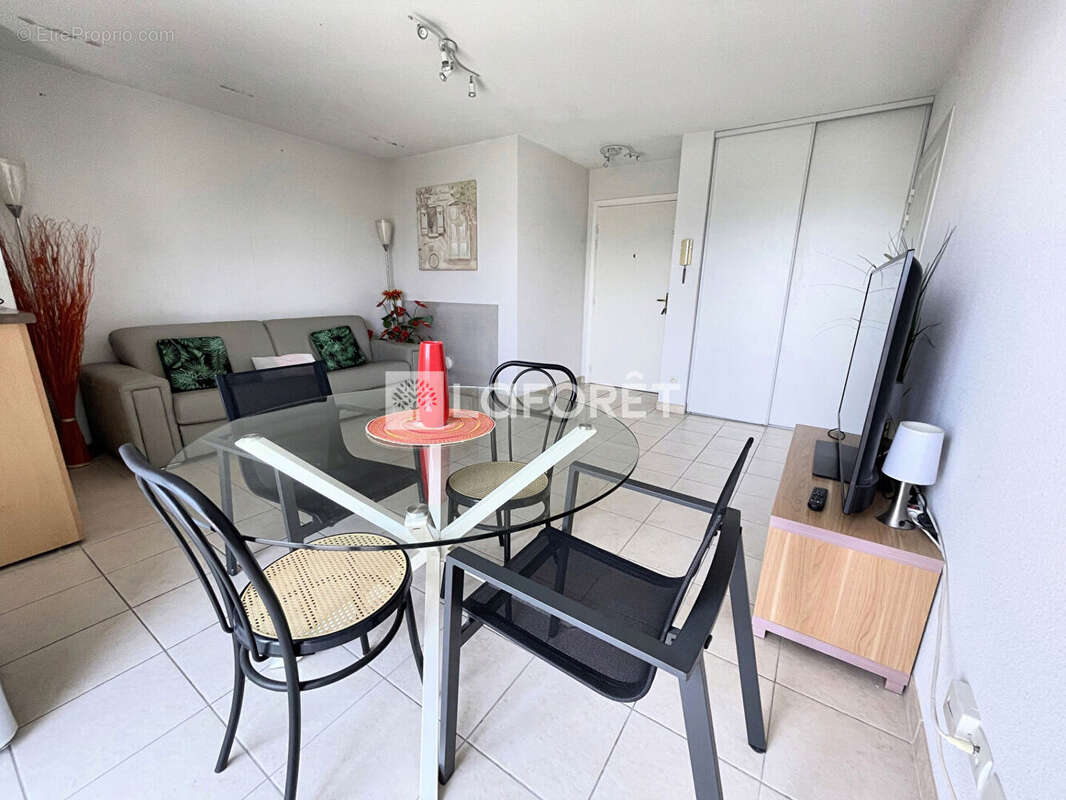 Appartement à SAINT-LAURENT-DU-VAR